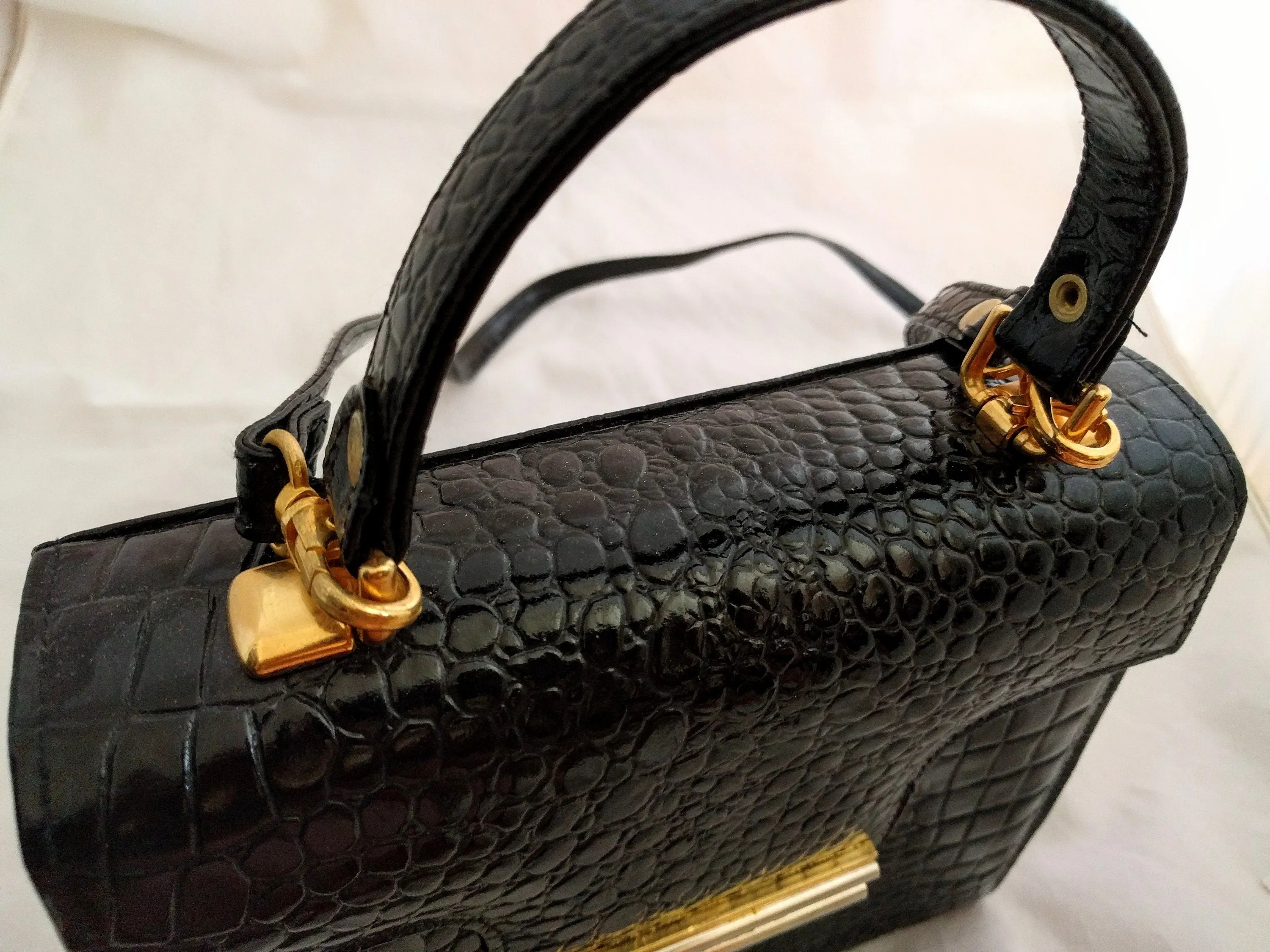 1980s Black Embossed Leather Handbag – Elegant Shoulder Bag, Classic 80s Style, Beautiful Textured Leather