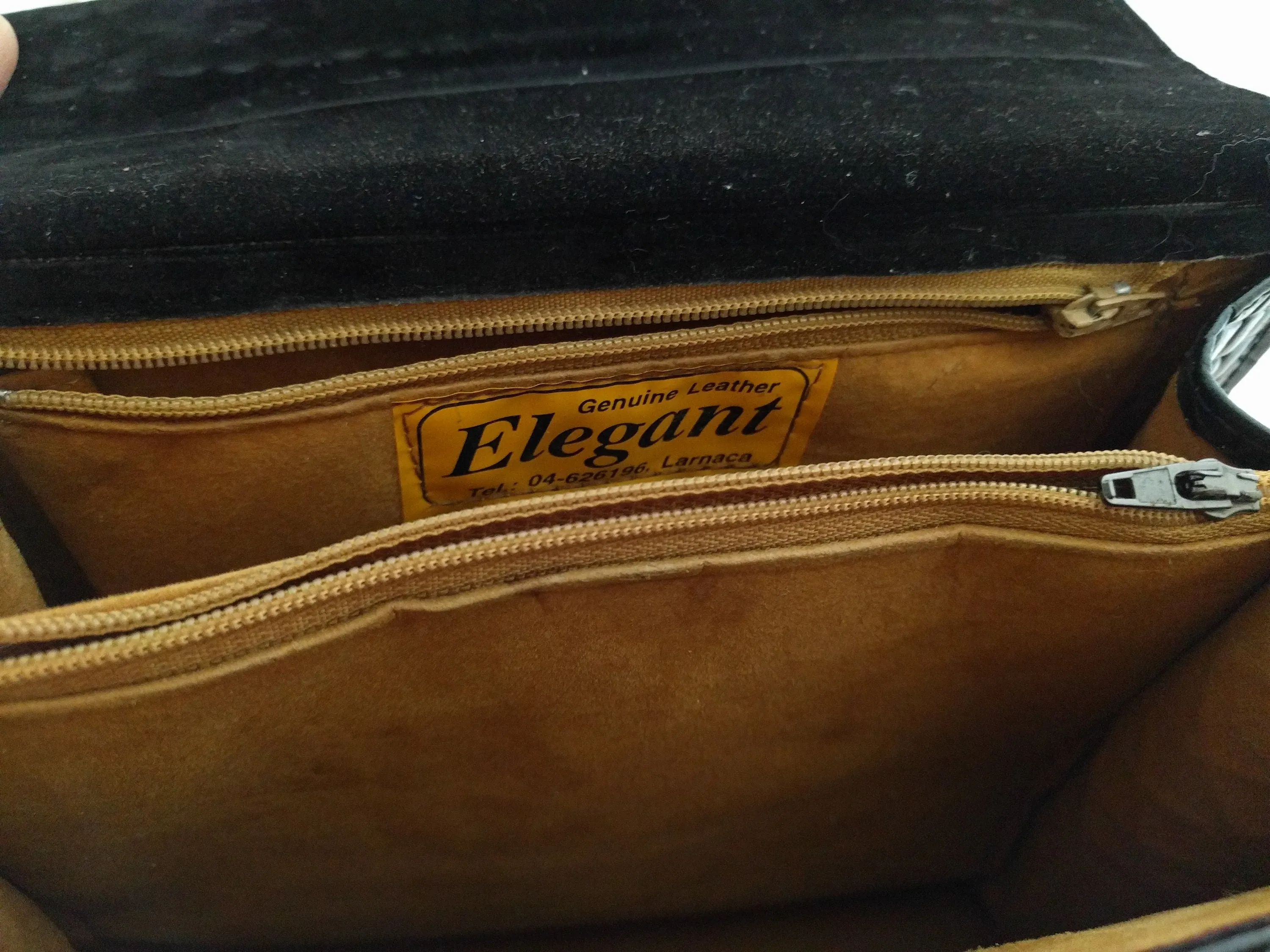 1980s Black Embossed Leather Handbag – Elegant Shoulder Bag, Classic 80s Style, Beautiful Textured Leather