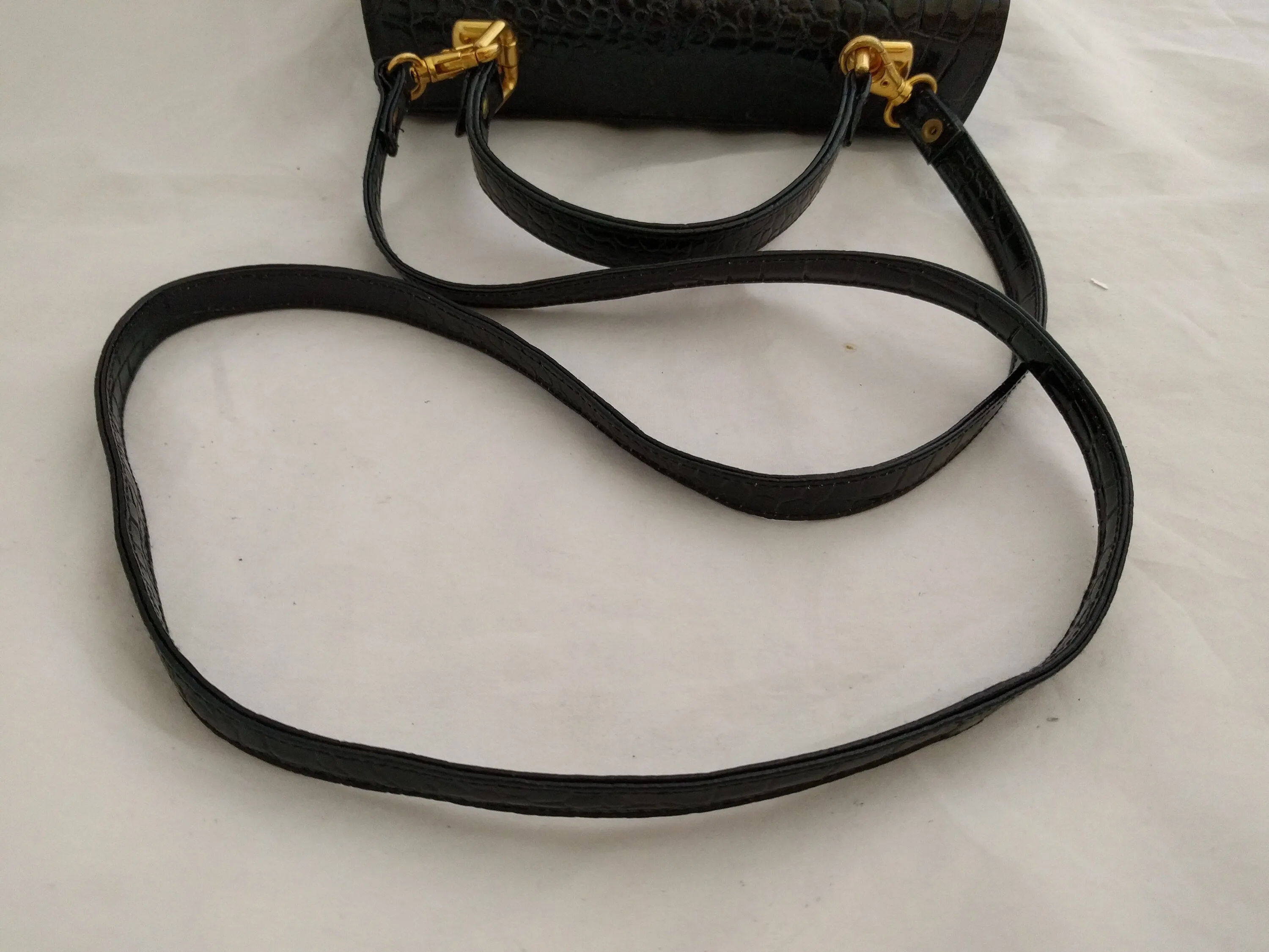 1980s Black Embossed Leather Handbag – Elegant Shoulder Bag, Classic 80s Style, Beautiful Textured Leather