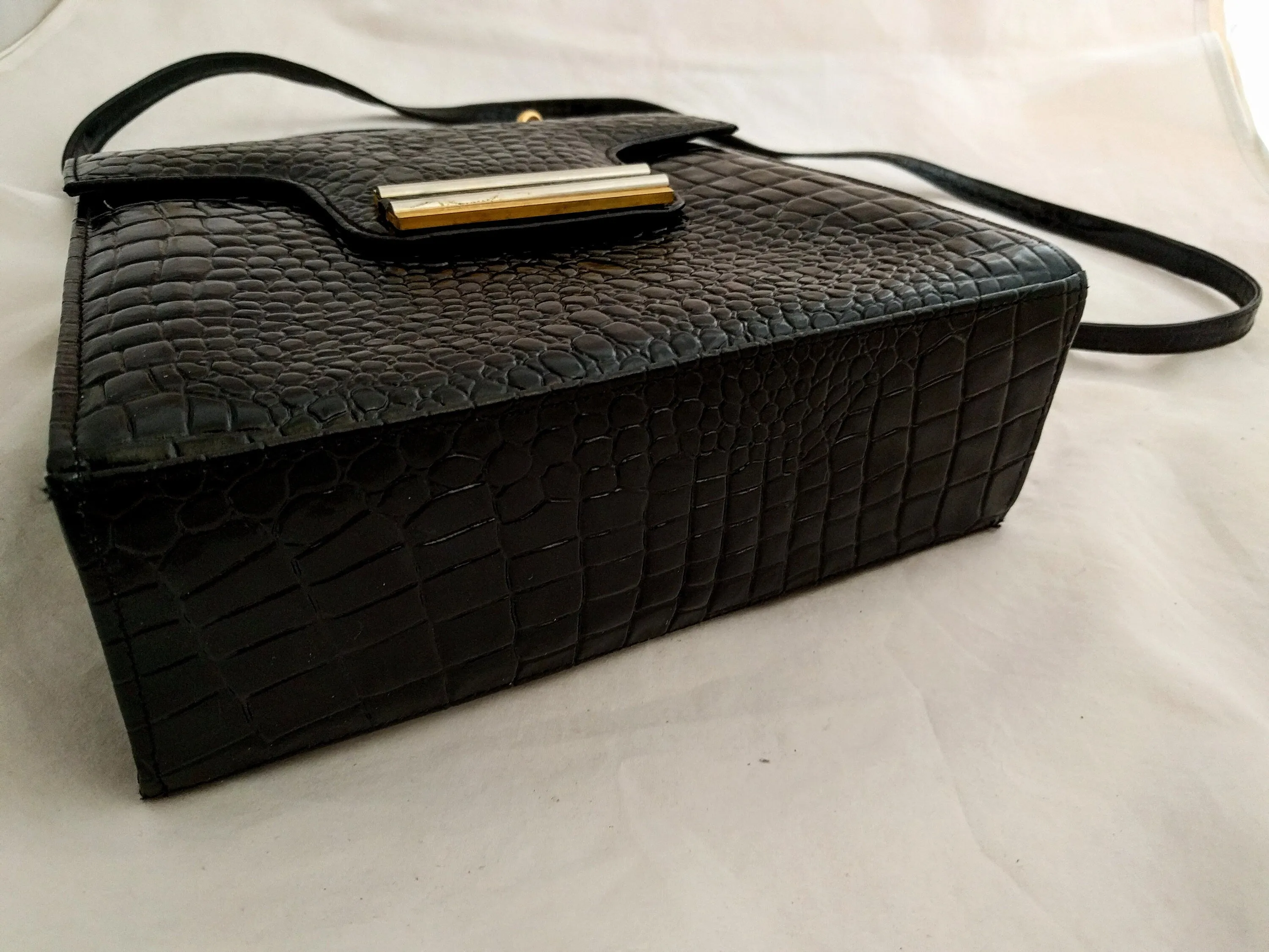 1980s Black Embossed Leather Handbag – Elegant Shoulder Bag, Classic 80s Style, Beautiful Textured Leather