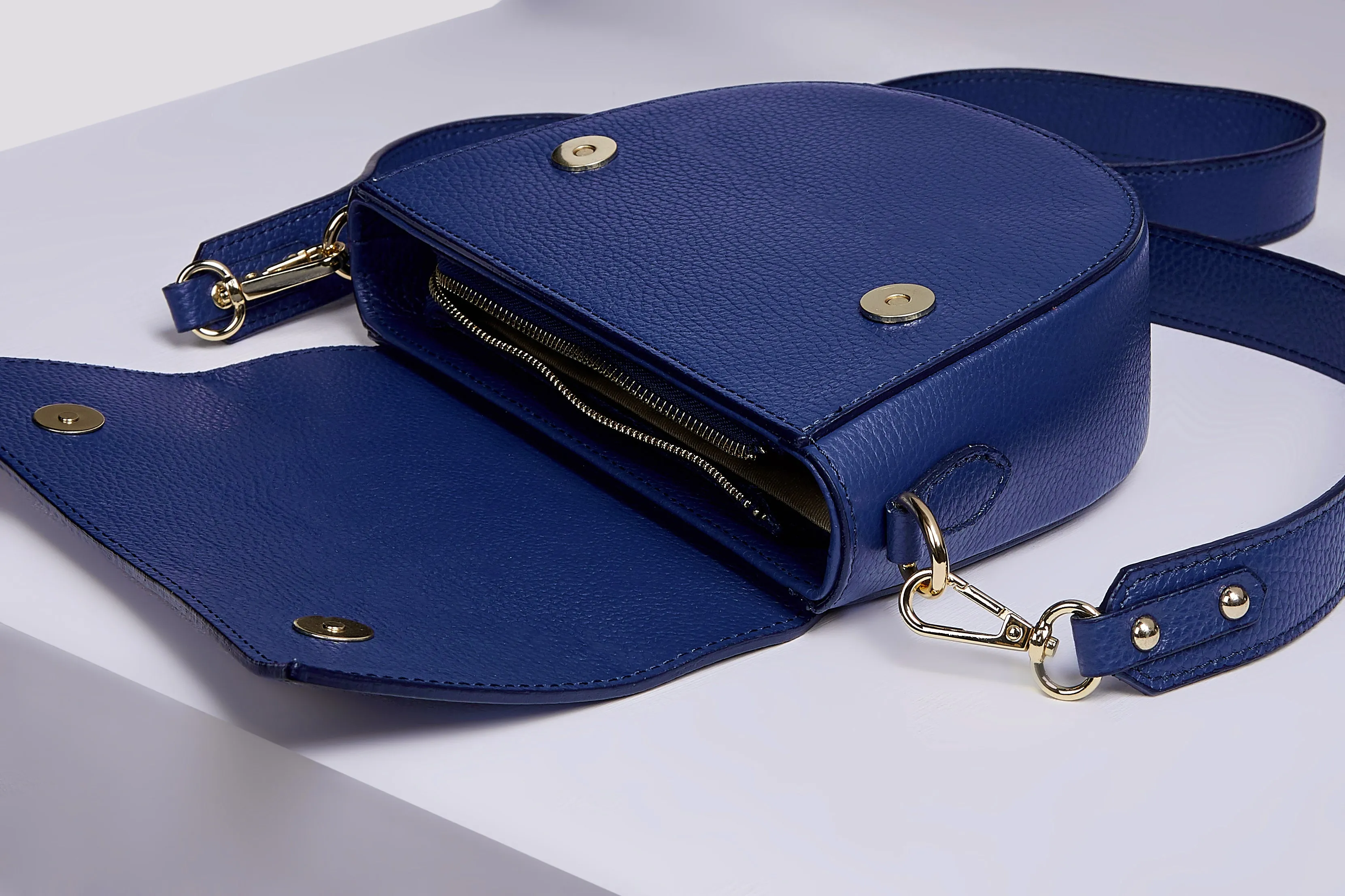 Sotti leather messenger bag in navy
