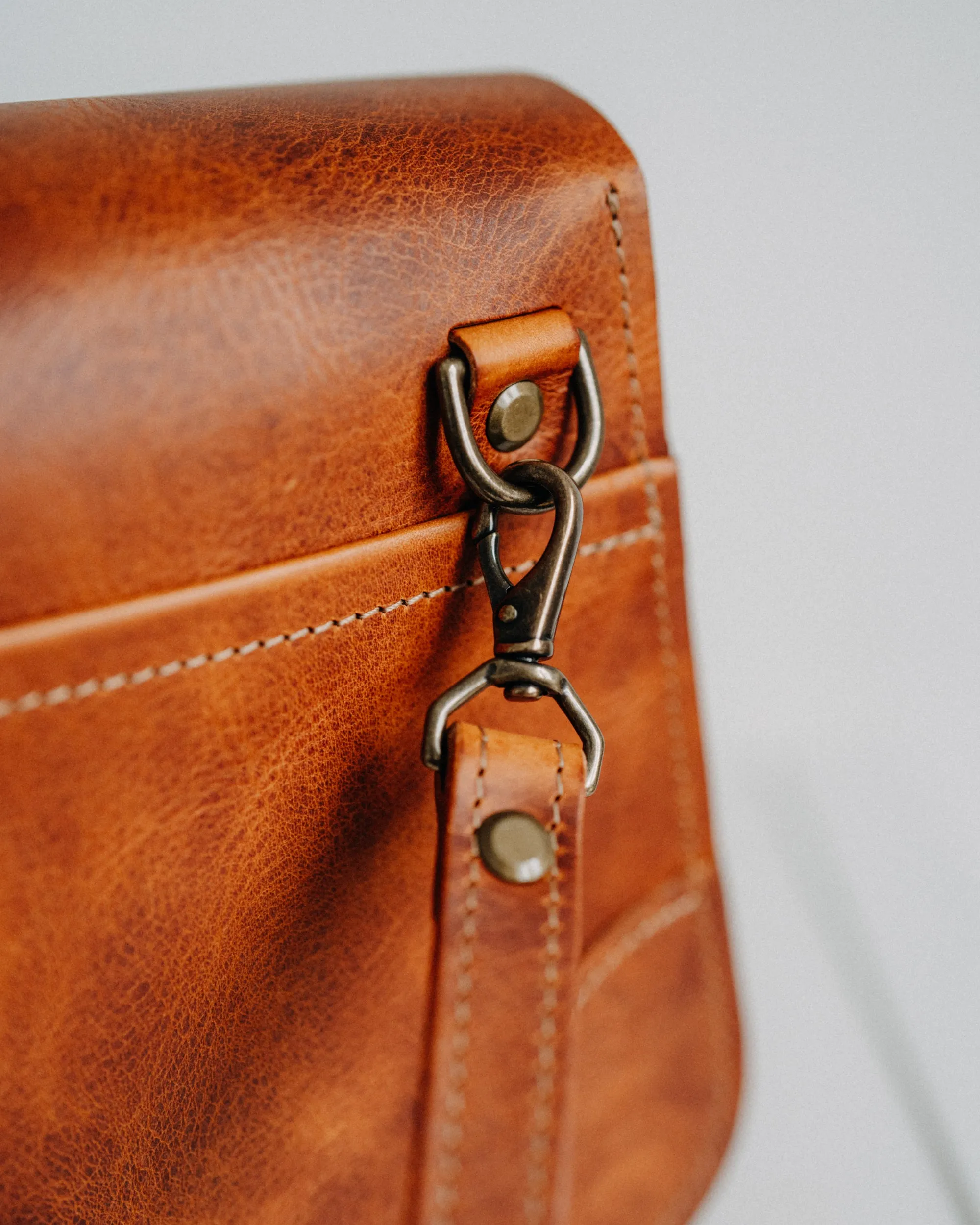 The Traveler Crossbody Bag - Olmo